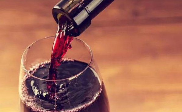 【揭秘】进口红酒比国产红酒还便宜